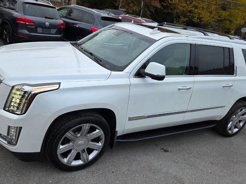 Used 2016 Cadillac Escalade ESV Premium image 4