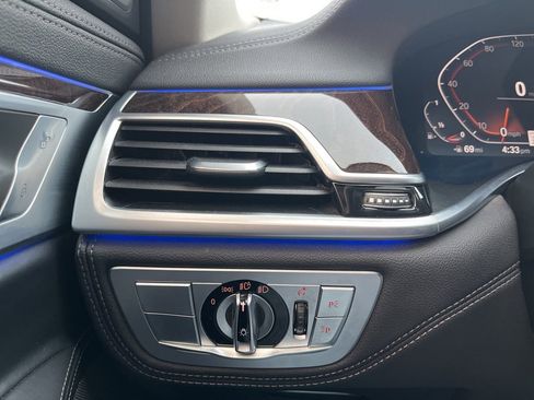 Used 2021 BMW 750i xDrive 750i xDrive w/ Luxury Rear Seating Package image 20