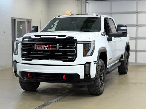 Used 2024 GMC Sierra 2500 AT4 w/ AT4 Premium Plus Package AWD/4WD image 3