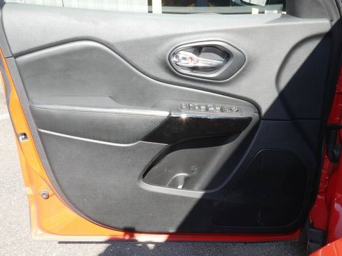 Used 2021 Jeep Cherokee Latitude Plus image 12