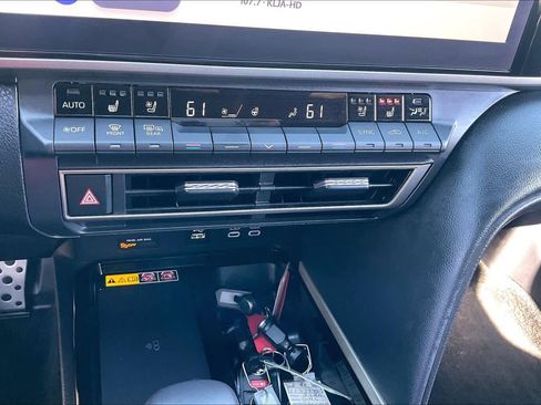 Used 2025 Toyota Camry XSE w/ Premium Package image 33