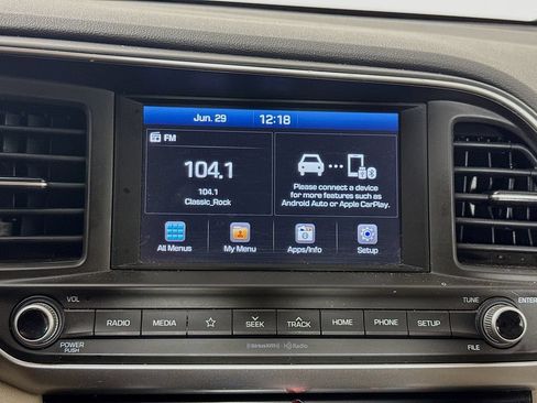 Used 2020 Hyundai Elantra SEL w/ Convenience Package (C2) FWD image 15