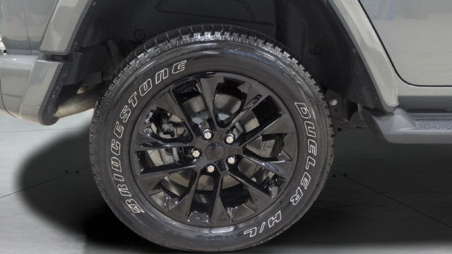 Used 2022 Jeep Wrangler Unlimited Sahara AWD/4WD image 24