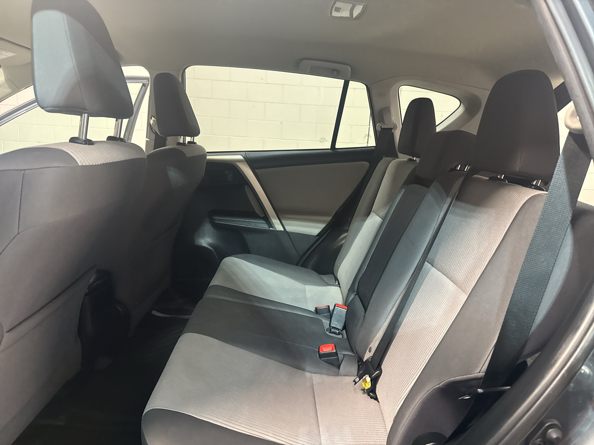 Used 2015 Toyota RAV4 LE AWD/4WD image 21
