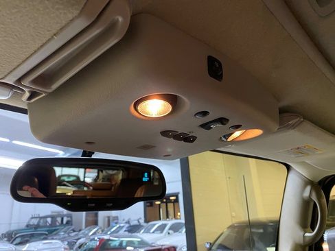 Used 2004 HUMMER H2 w/ Preferred Equipment Group AWD/4WD image 38