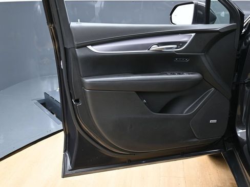 Used 2018 Cadillac XT5 Luxury w/ LPO, Black Ice Package AWD/4WD image 43