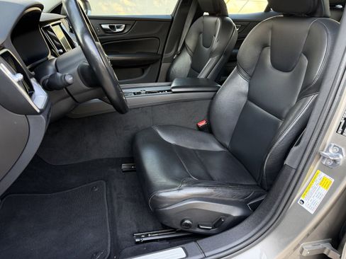 Used 2019 Volvo S60 T5 Momentum w/ Premium Package image 16