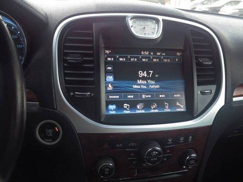 Used 2012 Chrysler 300 RWD image 9