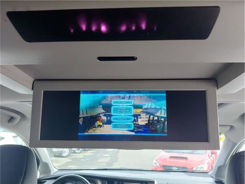 Used 2017 Toyota Sienna SE image 16