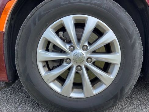 Used 2019 Chrysler Pacifica Touring-L FWD image 9