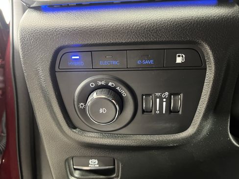 Used 2023 Jeep Grand Cherokee Overland w/ Advanced Protech Group III image 21