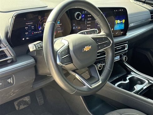 Used 2024 Chevrolet Traverse LT image 7