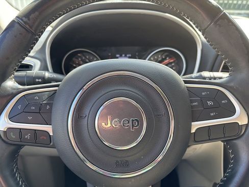 Used 2019 Jeep Compass Latitude FWD image 11