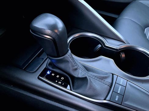 Used 2023 Toyota Camry SE image 16