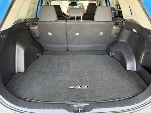 Used 2021 Toyota RAV4 LE image 23