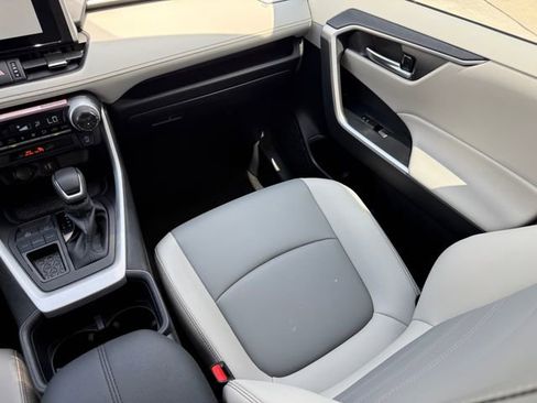 Used 2025 Toyota RAV4 XLE Premium image 27