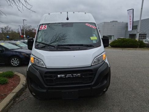 Used 2025 RAM ProMaster 2500 w/ Convenience Group FWD image 3