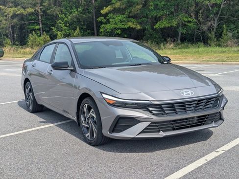 Certified 2025 Hyundai Elantra SEL image 7