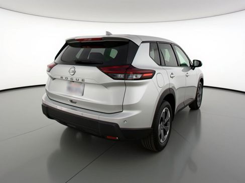 Used 2025 Nissan Rogue SV FWD image 9