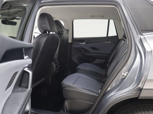 Used 2026 Volkswagen Tiguan SE AWD/4WD image 13