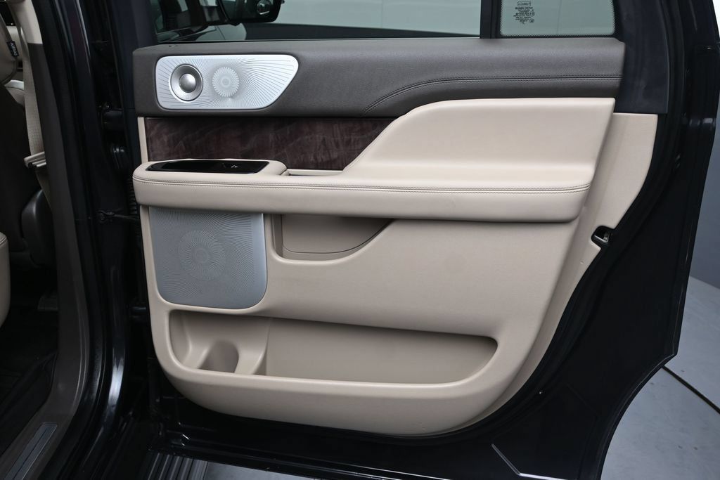 Used 2022 Lincoln Navigator L Reserve AWD/4WD image 20