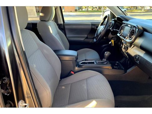 Used 2022 Toyota Tacoma SR image 8
