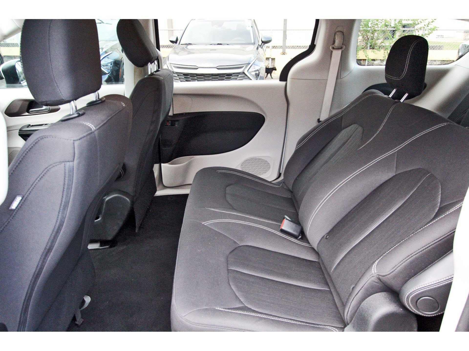 Used 2020 Chrysler Voyager L FWD image 10