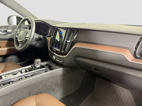 Certified 2023 Volvo XC60 B5 Plus w/ Climate Package AWD/4WD image 27
