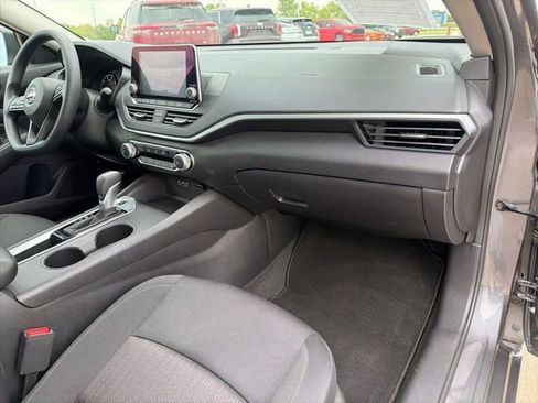 Used 2025 Nissan Altima 2.5 S FWD image 10