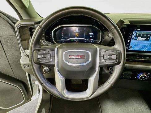 Certified 2025 GMC Sierra 1500 SLT RWD image 9