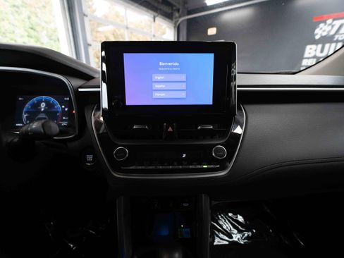 Used 2023 Toyota Corolla Cross XLE image 17