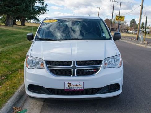 Used 2020 Dodge Grand Caravan SE w/ UConnect Hands-Free Group image 2