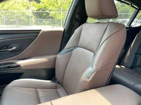 Used 2025 Lexus ES 300h Ultra Luxury FWD image 17