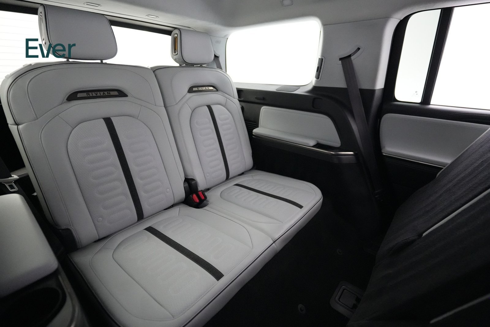 Used 2024 Rivian R1S Adventure Dual AWD/4WD image 26