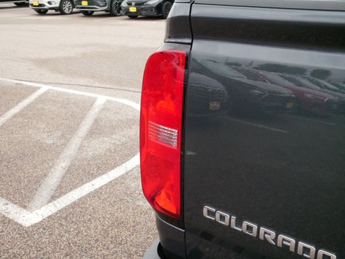 Used 2018 Chevrolet Colorado LT w/ LT Convenience Package AWD/4WD image 17