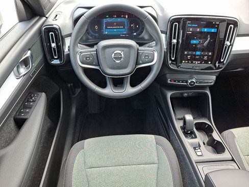 Certified 2025 Volvo XC40 B5 Core image 11