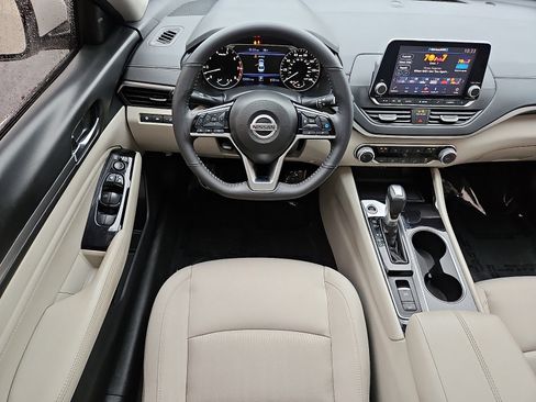 Certified 2022 Nissan Altima 2.5 SV w/ SV Premium Package image 11