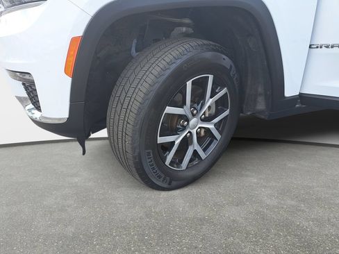 Certified 2023 Jeep Grand Cherokee L Limited AWD/4WD image 31