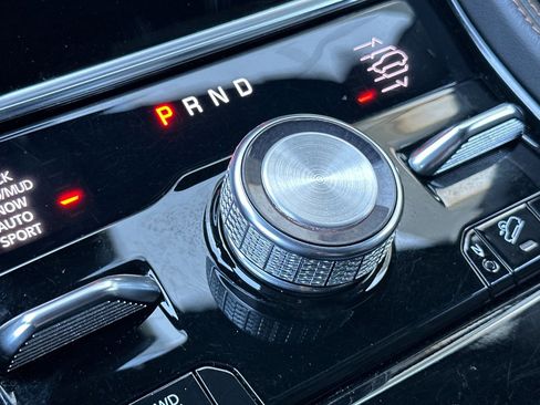 Used 2023 Jeep Grand Cherokee Summit image 16