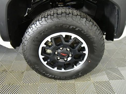 Used 2024 Toyota Tacoma TRD Off-Road image 17