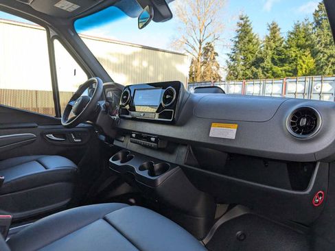 New 2025 Mercedes-Benz Sprinter 2500 image 12