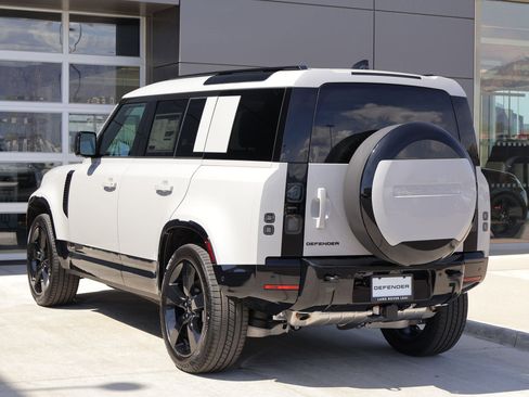 New 2026 Land Rover Defender 110 X-Dynamic SE image 8