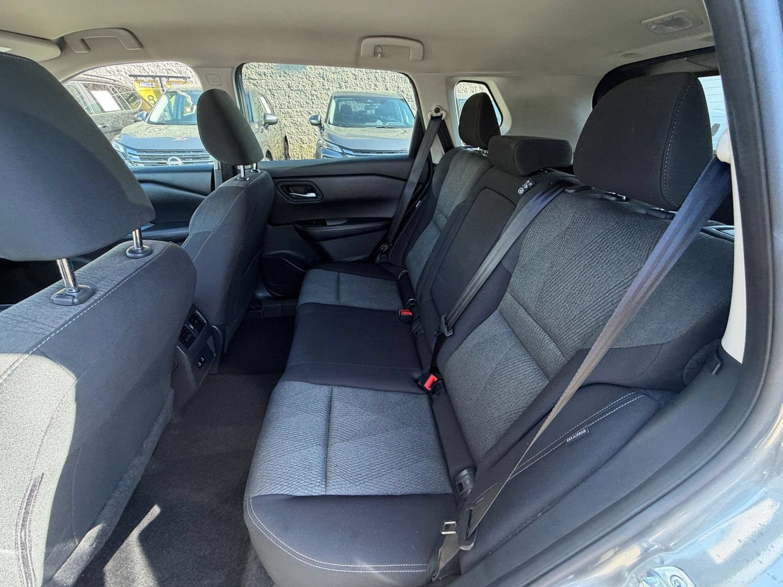 Used 2025 Nissan Rogue SV FWD image 27