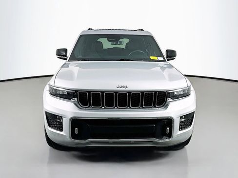 Used 2022 Jeep Grand Cherokee Overland w/ Luxury Tech Group IV AWD/4WD image 2