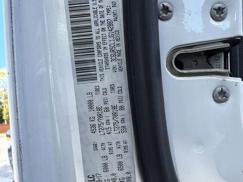 Used 2018 RAM 2500 Tradesman w/ Chrome Appearance Group image 43