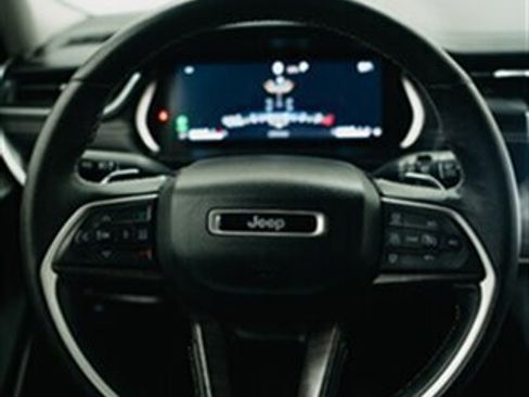 Used 2022 Jeep Grand Cherokee Limited image 8