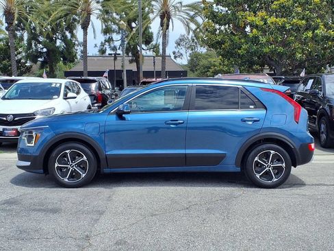 Certified 2023 Kia Niro EX FWD image 3