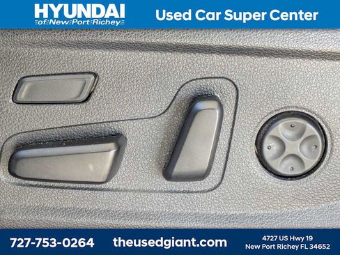 Used 2020 Hyundai Santa Fe Limited image 25