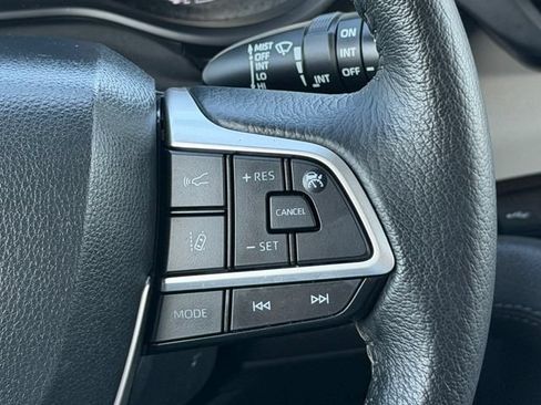 Used 2023 Toyota Sienna XLE FWD image 30