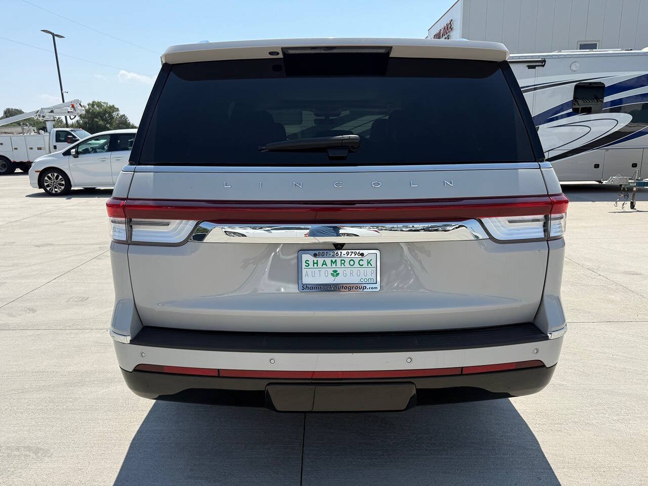 Used 2022 Lincoln Navigator Reserve AWD/4WD image 4